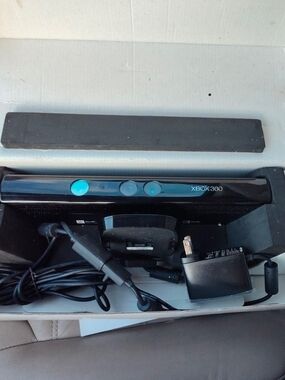 Xbox 360 KINECT Sensor, Excellent